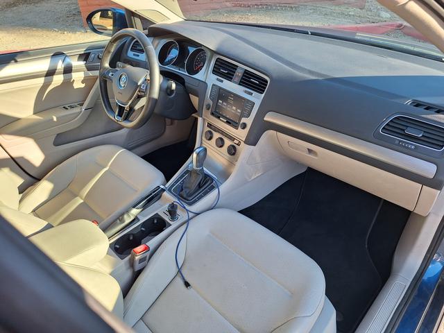 Photo of 2017 Blue Volkswagen Golf SportWagen