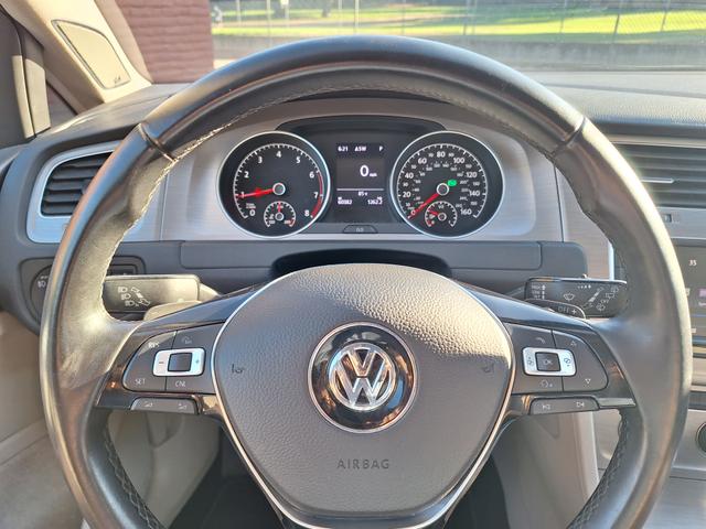 Photo of 2017 Blue Volkswagen Golf SportWagen