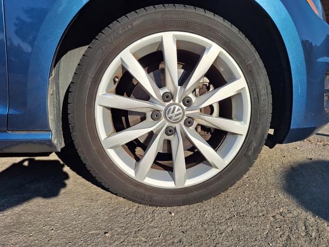 Photo of 2017 Blue Volkswagen Golf SportWagen