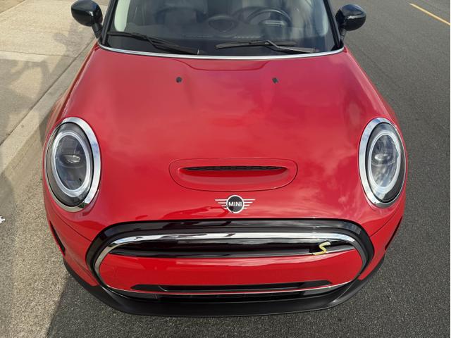 Photo of 2022 Red MINI SE Hardtop