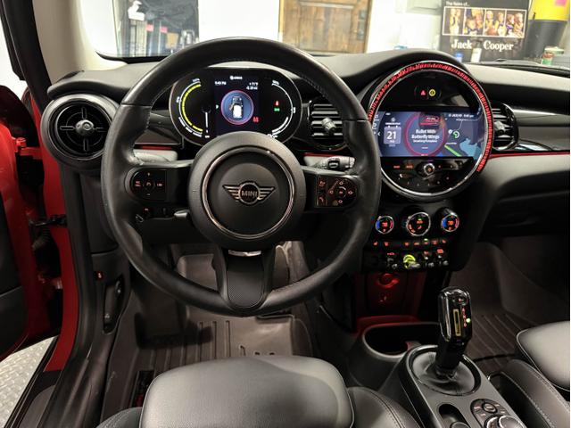 Photo of 2022 Red MINI SE Hardtop