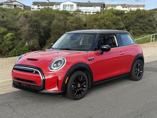 Photo of 2022 Red MINI SE Hardtop