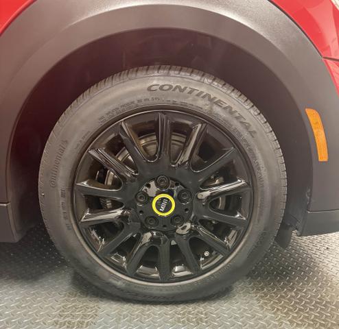 Photo of 2022 Red MINI SE Hardtop