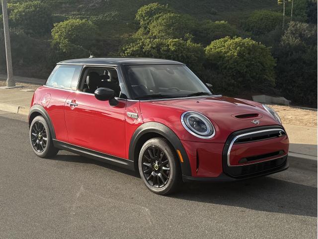 Photo of 2022 Red MINI SE Hardtop