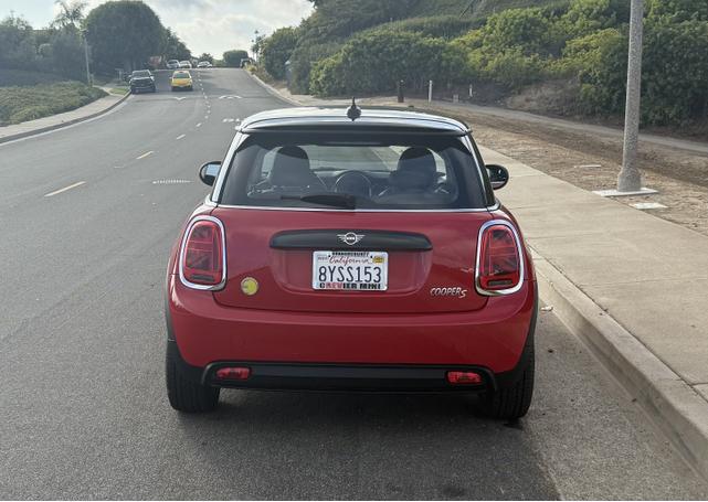 Photo of 2022 Red MINI SE Hardtop