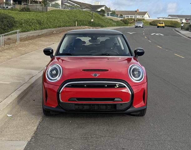 Photo of 2022 Red MINI SE Hardtop