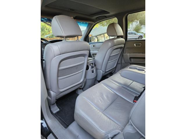 Photo of 2011 Black Honda Pilot