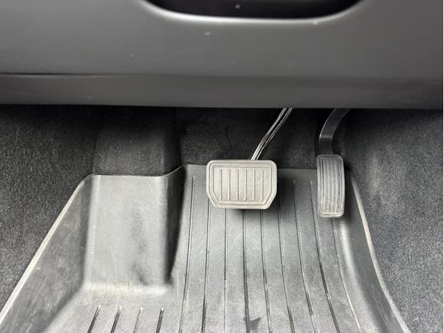 Photo of 2024 White Tesla Model 3