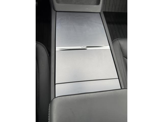 Photo of 2024 White Tesla Model 3