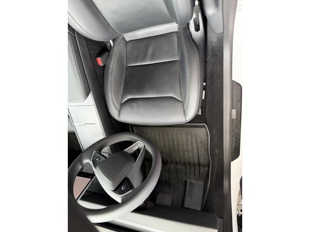 Photo of 2024 White Tesla Model 3
