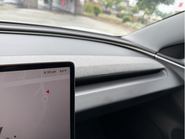 Photo of 2024 White Tesla Model 3