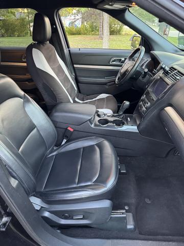 Photo of 2019 Black Ford Explorer
