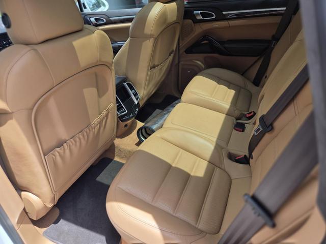 Photo of 2016 White Porsche Cayenne