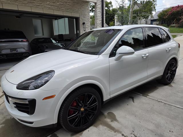 Photo of 2016 White Porsche Cayenne