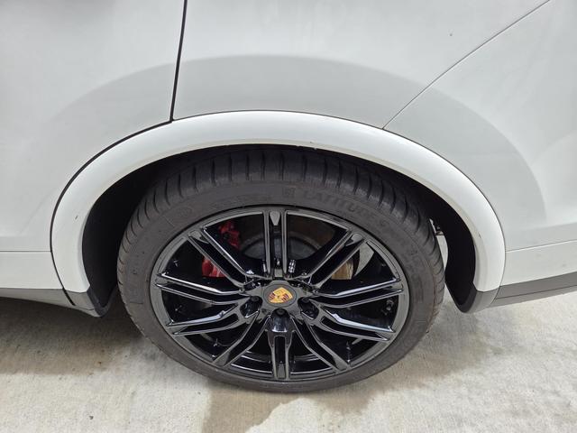 Photo of 2016 White Porsche Cayenne