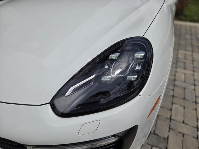Photo of 2016 White Porsche Cayenne