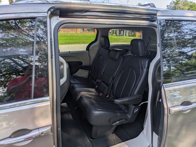 Photo of 2018 Silver Chrysler Pacifica