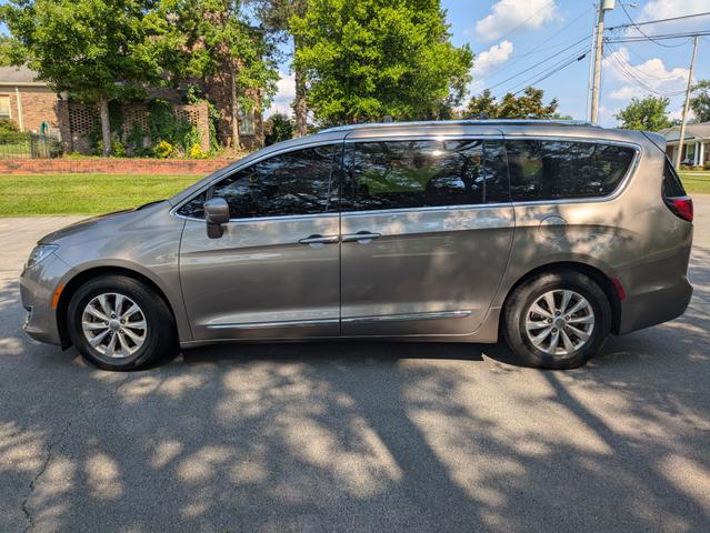 Photo of 2018 Silver Chrysler Pacifica
