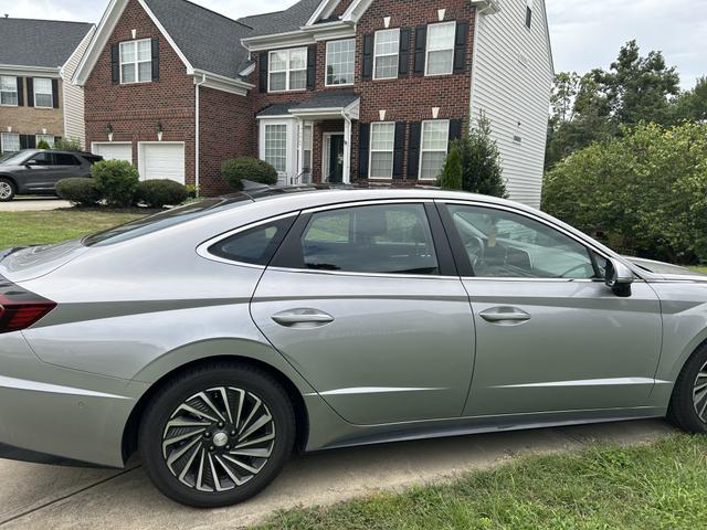 Photo of 2023 Gray Hyundai SONATA Hybrid
