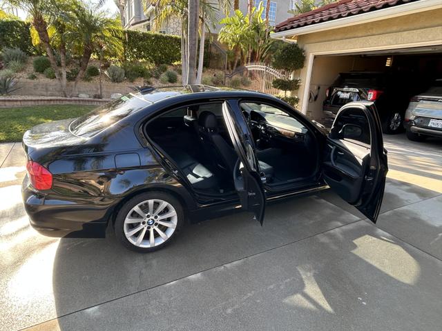 Photo of 2011 Black BMW 328