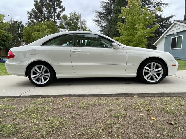 Photo of 2009 White Mercedes-Benz CLK-Class