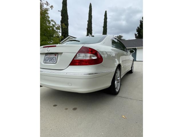 Photo of 2009 White Mercedes-Benz CLK-Class
