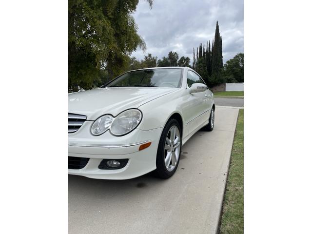 Photo of 2009 White Mercedes-Benz CLK-Class
