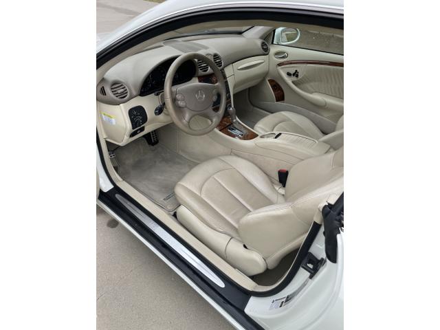Photo of 2009 White Mercedes-Benz CLK-Class