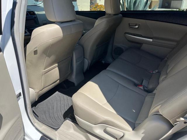 Photo of 2014 White Toyota Prius v