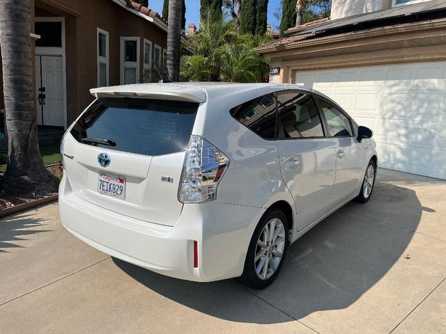 Photo of 2014 White Toyota Prius v