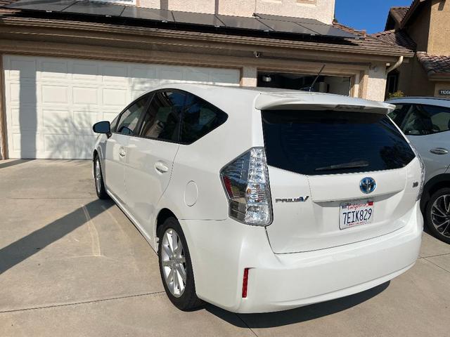 Photo of 2014 White Toyota Prius v