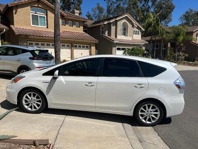 Photo of 2014 White Toyota Prius v
