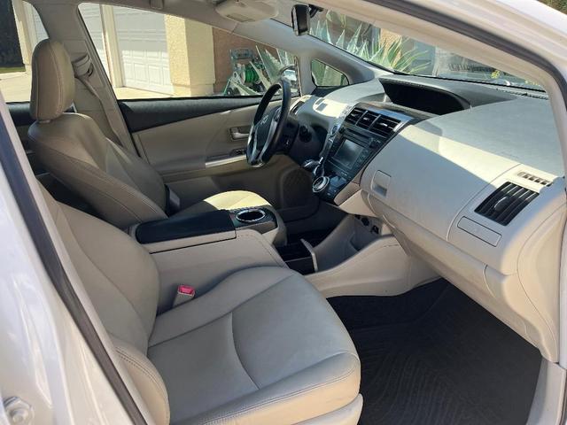 Photo of 2014 White Toyota Prius v