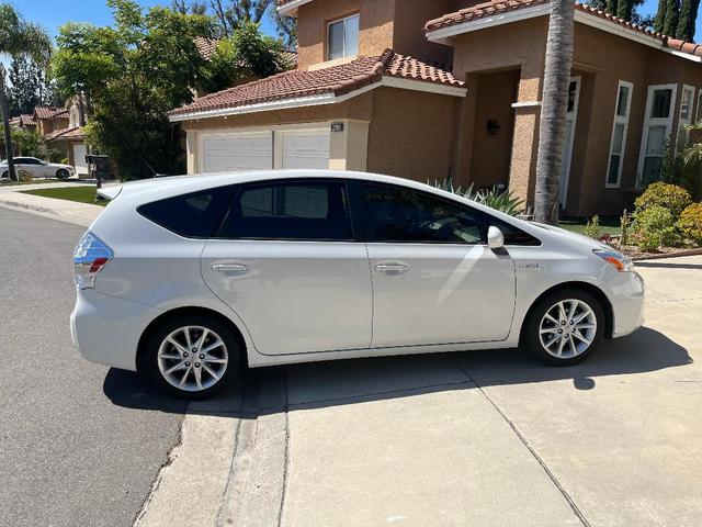 Photo of 2014 White Toyota Prius v