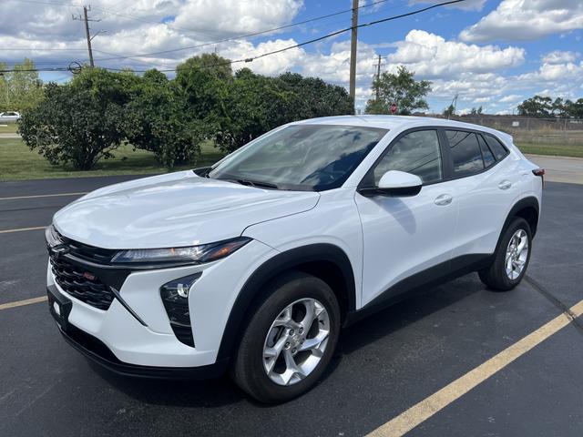 Photo of 2024 White Chevrolet Trax