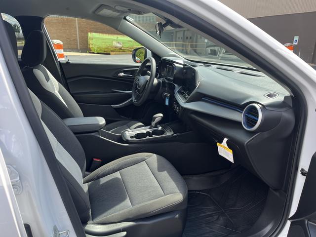 Photo of 2024 White Chevrolet Trax