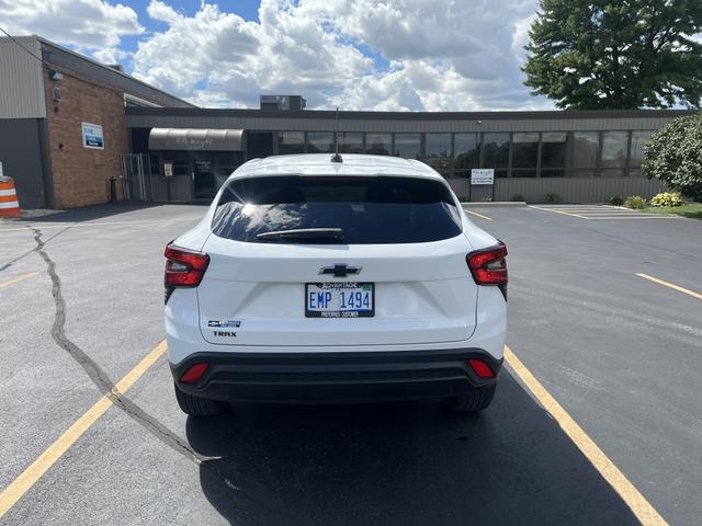 Photo of 2024 White Chevrolet Trax