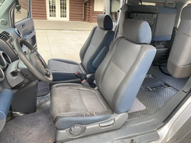 Photo of 2004 Silver Honda Element