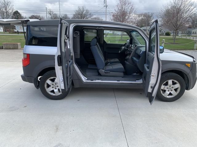 Photo of 2004 Silver Honda Element