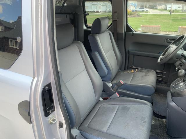 Photo of 2004 Silver Honda Element