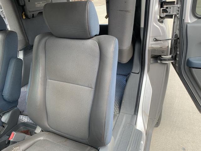 Photo of 2004 Silver Honda Element
