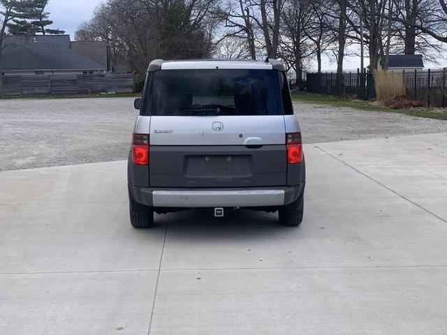 Photo of 2004 Silver Honda Element