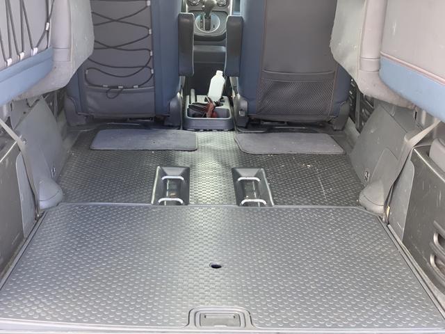 Photo of 2004 Silver Honda Element