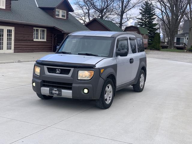 Photo of 2004 Silver Honda Element
