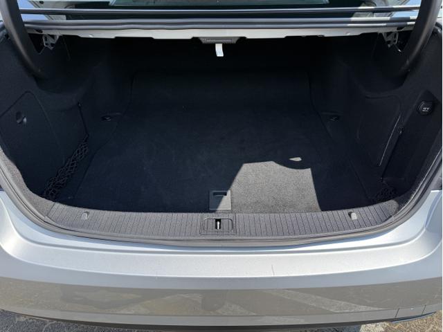 Photo of 2011 Silver Mercedes-Benz E-Class