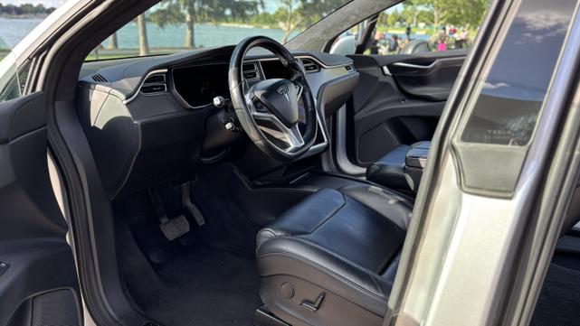 Photo of 2018 Silver Tesla Model X