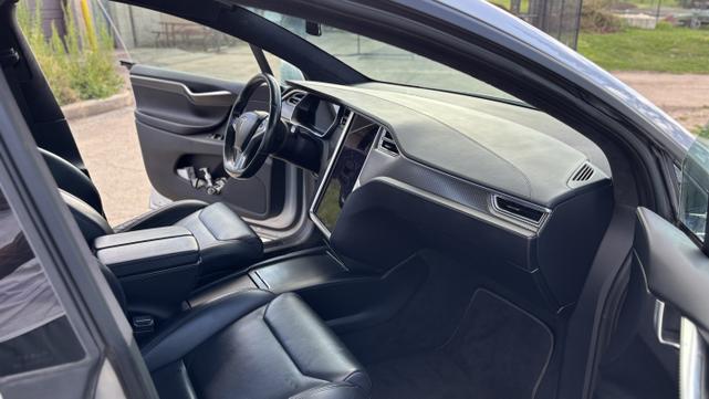 Photo of 2018 Silver Tesla Model X