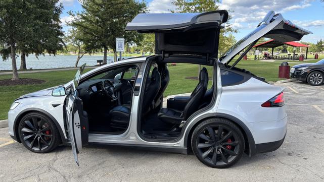 Photo of 2018 Silver Tesla Model X