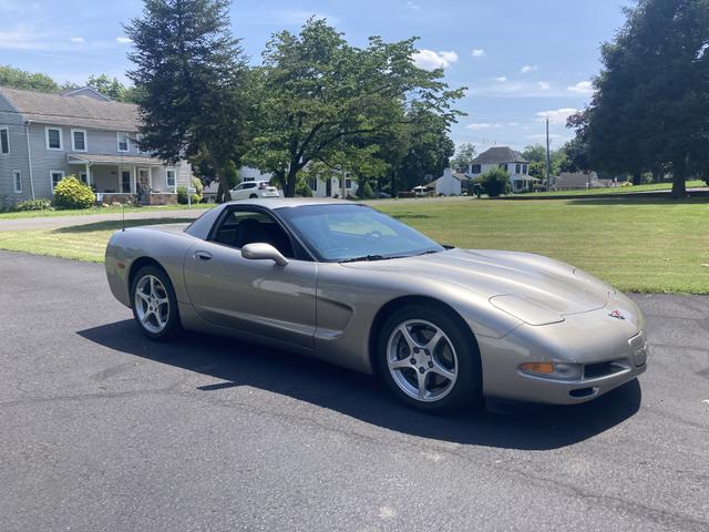 Photo of 1999 Gold Chevrolet Corvette