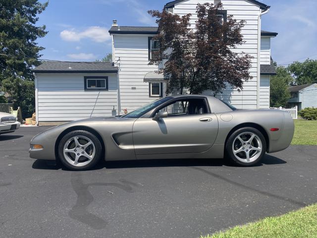 Photo of 1999 Gold Chevrolet Corvette